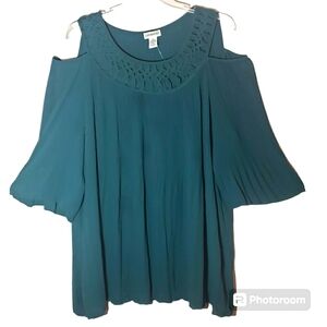 Catherine's women's plus size 2X cold shoulder butterfly sleeves blouse. 4007